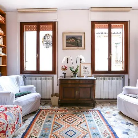 Nouvelle Vague Apartment *