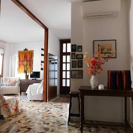 Apartment San Marco Nouvelle Vague Apartment Venice